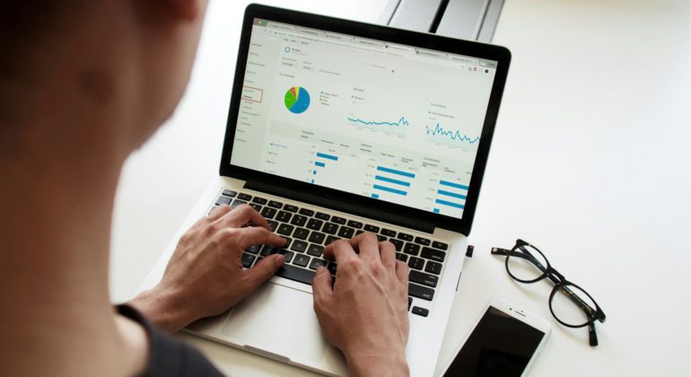 finances laptop